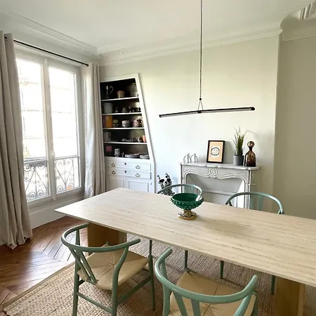 2 Bedroom Stylish Париж