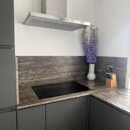 2 Bedroom Stylish