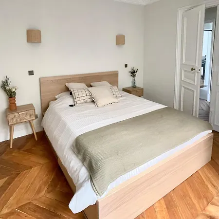 Апартаменты 2 Bedroom Stylish *