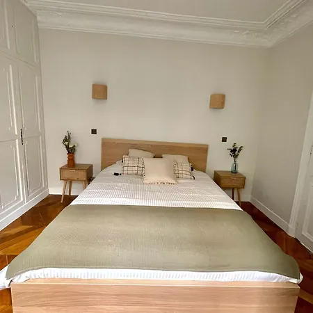 Апартаменты 2 Bedroom Stylish *